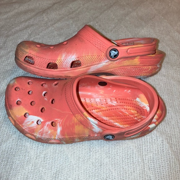 Women’s Tye-Dye Crocs - Picture 5 of 6